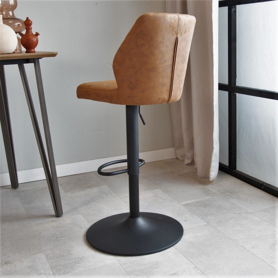 Sgabello da bar Grizzly Dimehouse Cognac LxLxH 65x56x52 Microfibra Foto atmosferica diagonale vista posteriore