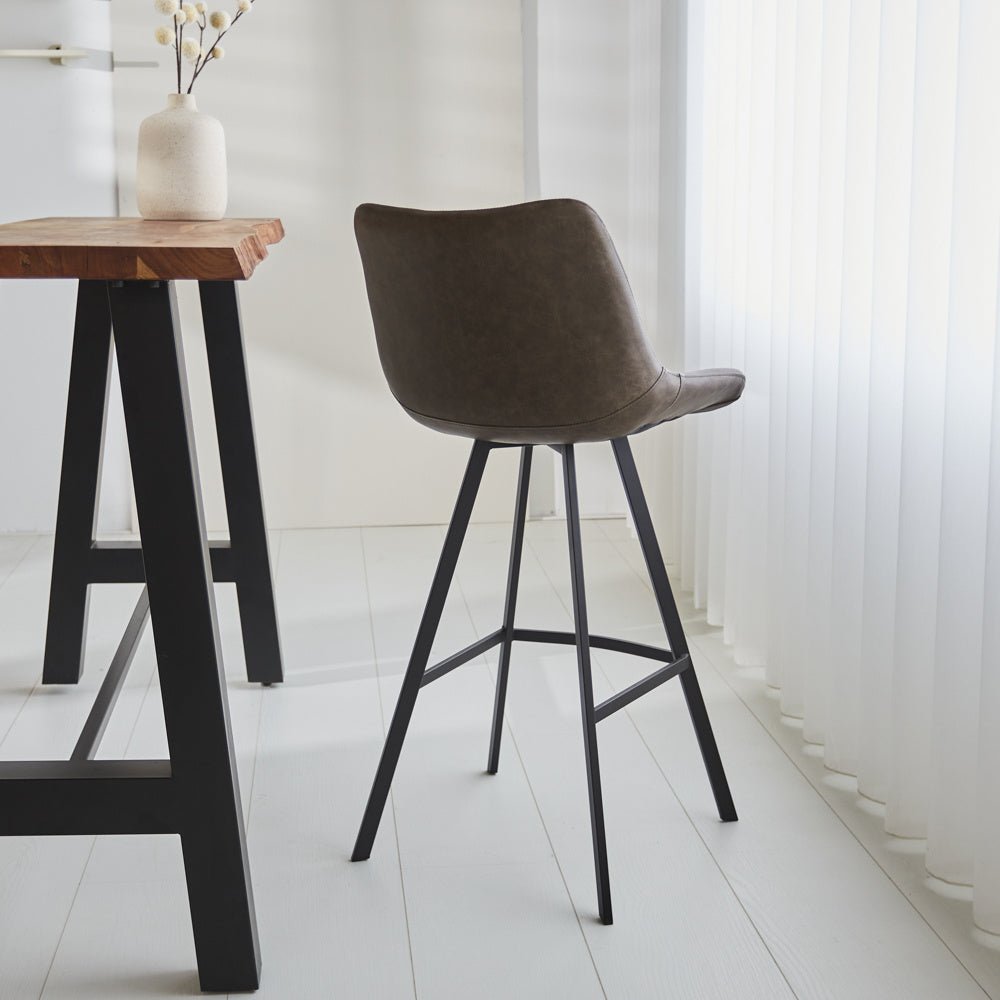 Sgabello Giunone Dimehouse Tortora LxPxH 86x56x56 Ecopelle Atmosferica foto diagonale vista posteriore