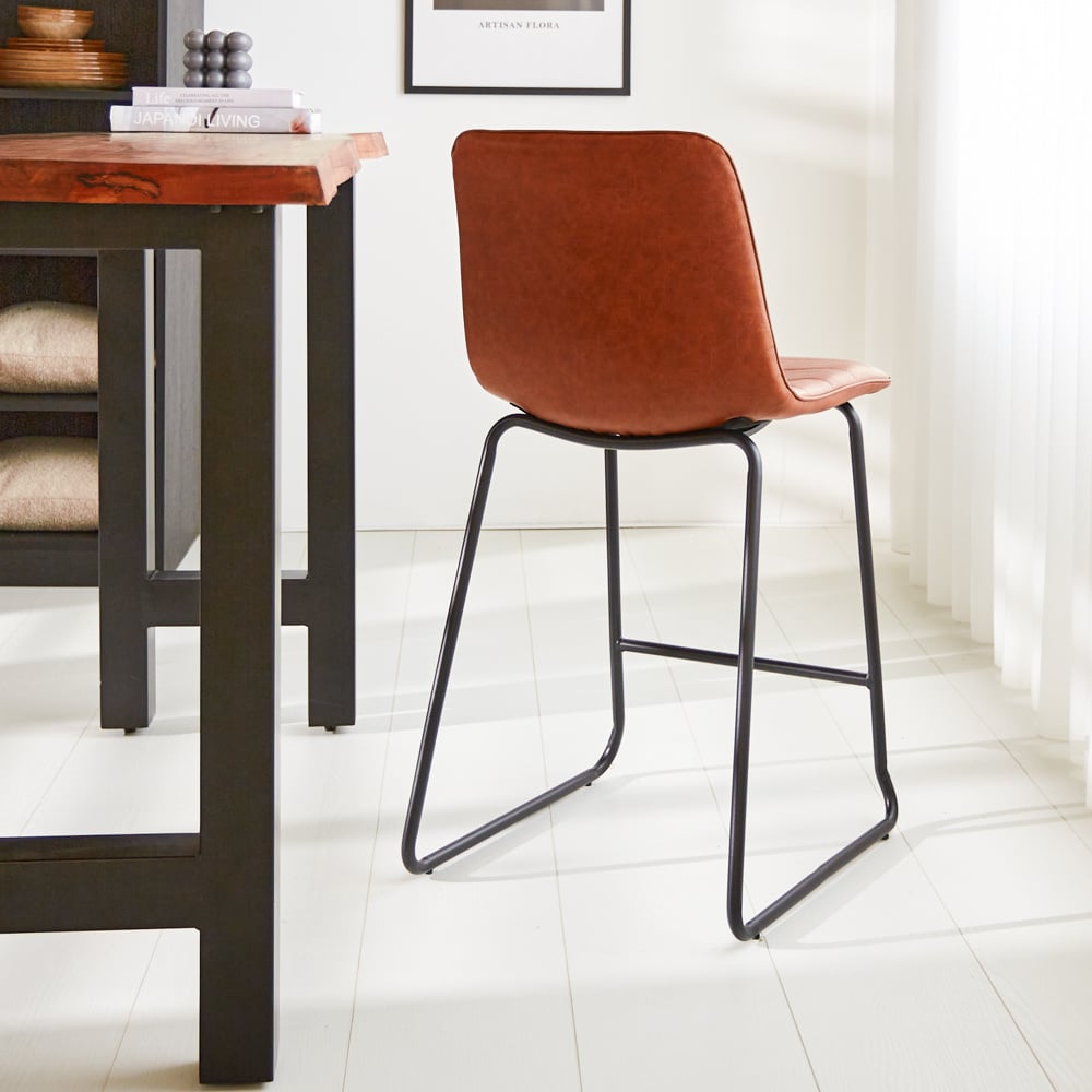 Sgabello da bar Mark Ecopelle Dimehouse Cognac LxLxH 79x65x54 Ecopelle Atmosferica foto diagonale vista posteriore