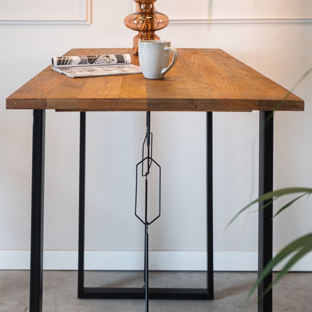 Tavolo da bar Las Vegas Dimehouse Marrone LxPxA 135x75x7 Legno di mango Vista laterale della foto suggestiva