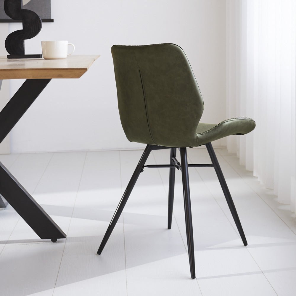 Sedia per sala da pranzo in pelle artificiale Beau Dimehouse Verde LxPxH 72x68x50 Ecopelle Foto atmosferica diagonale vista posteriore