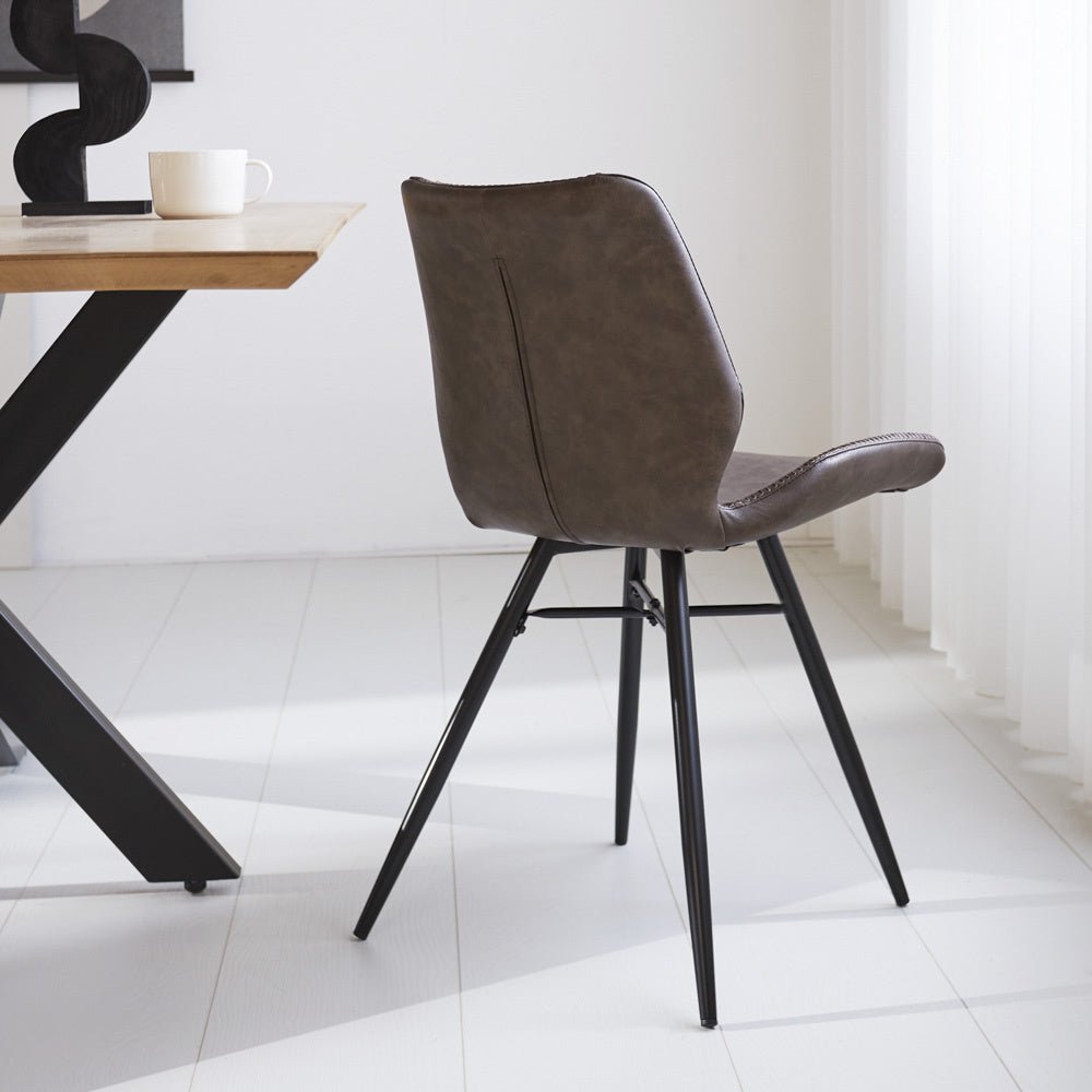 Sedia per sala da pranzo in pelle artificiale Beau Dimehouse Tortora LxPxH 72x68x50 Ecopelle Atmosferica foto diagonale vista posteriore