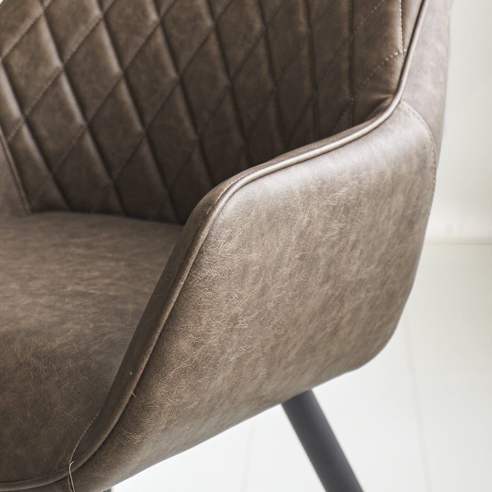 Sedia per sala da pranzo Cara Dimehouse Taupe LxWxH 78x65x57 Ecopelle Dettaglio fotografico atmosferico