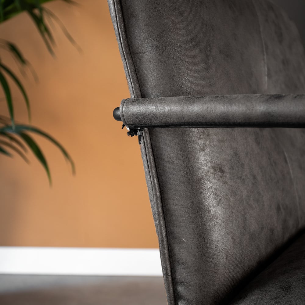 Poltroncina Hailey in ecopelle Dimehouse Antracite LxLxH 66x64x37 Ecopelle Atmosferica dettaglio fotografico