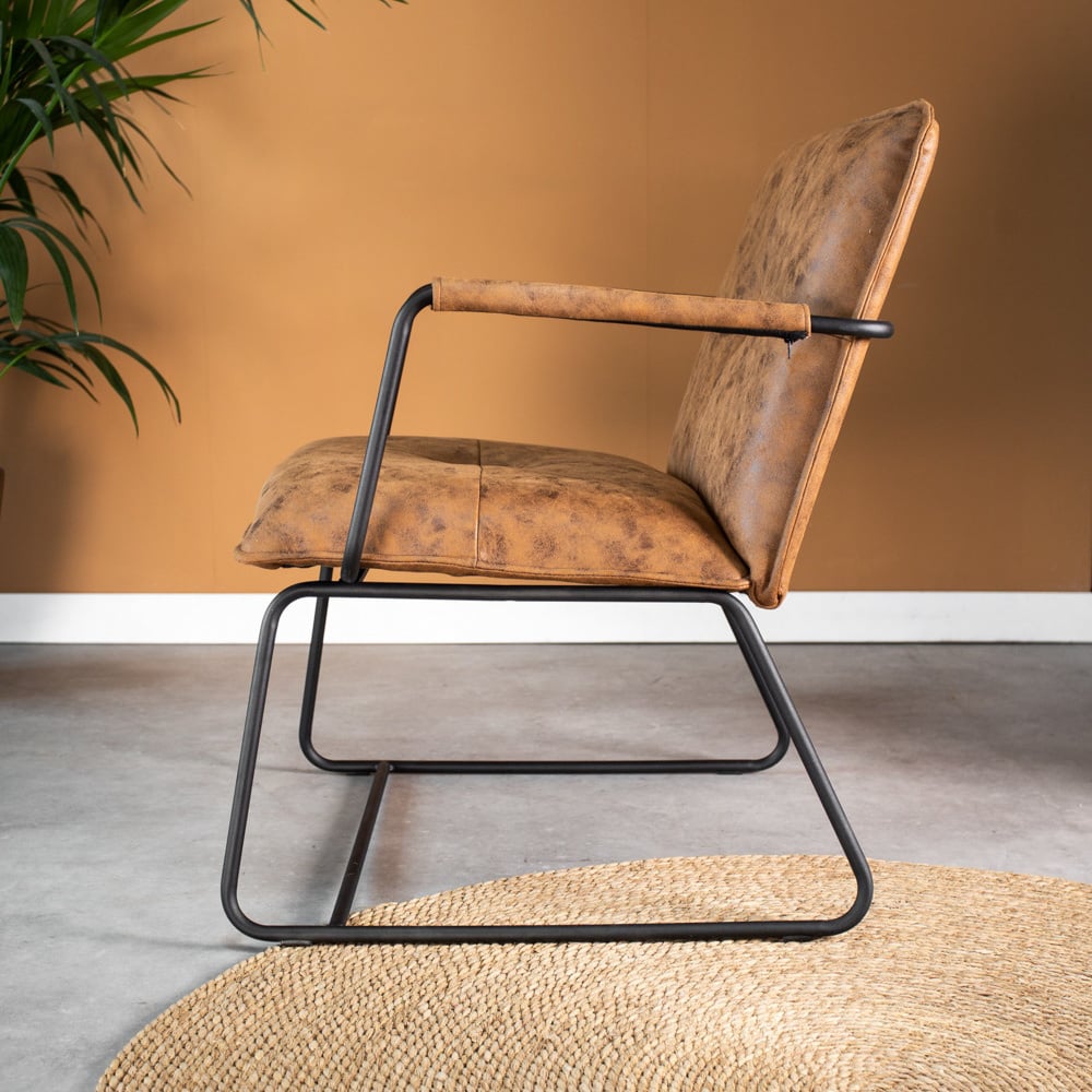 Poltroncina Hailey in ecopelle Dimehouse Cognac LxPxH 66x64x37 Ecopelle Foto atmosferica vista laterale