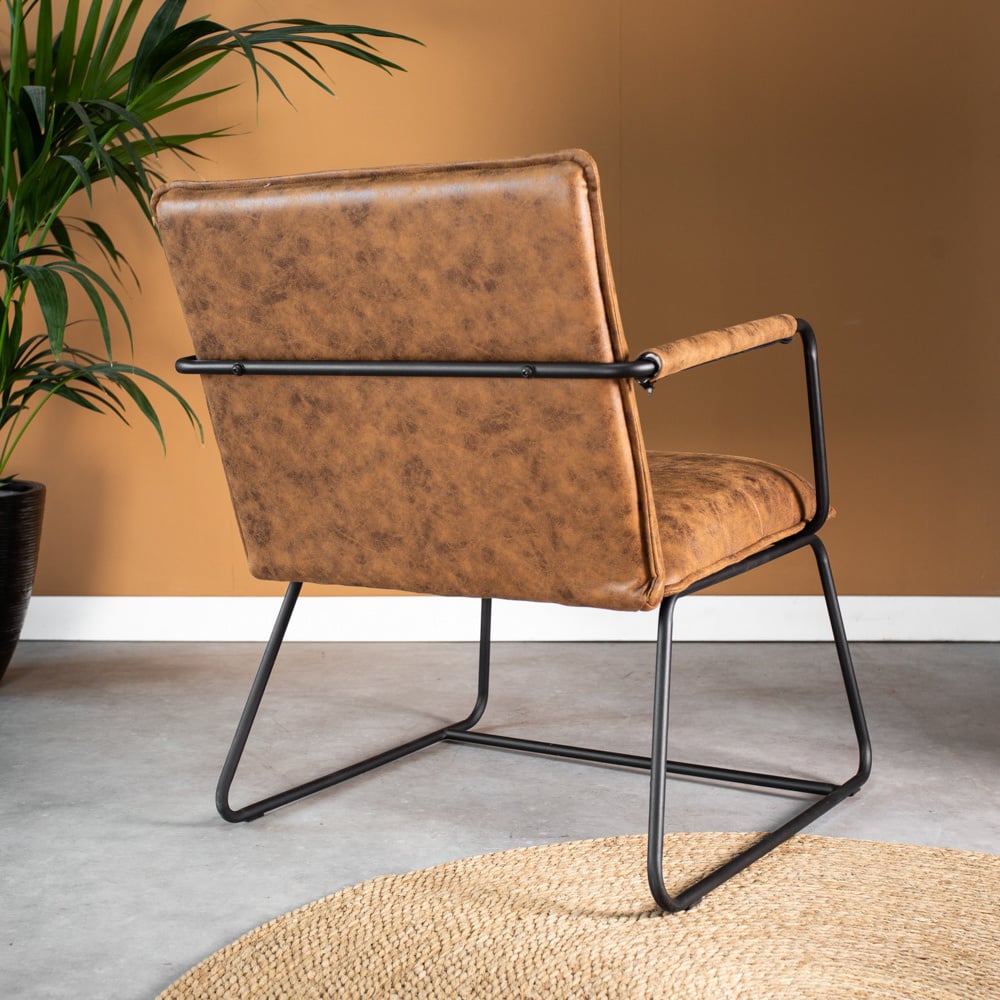 Poltroncina Hailey in ecopelle Dimehouse Cognac LxLxH 66x64x37 Ecopelle Foto atmosferica diagonale vista posteriore