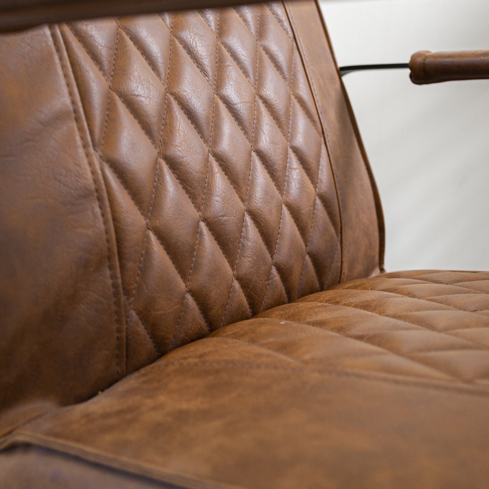 Poltrona Pietro Dimehouse Cognac LxPxH 68x62x45 Ecopelle Foto atmosfera diversa