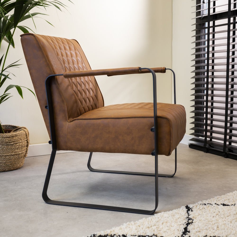 Poltrona Pietro Dimehouse Cognac LxPxH 68x62x45 Ecopelle Foto atmosferica vista laterale