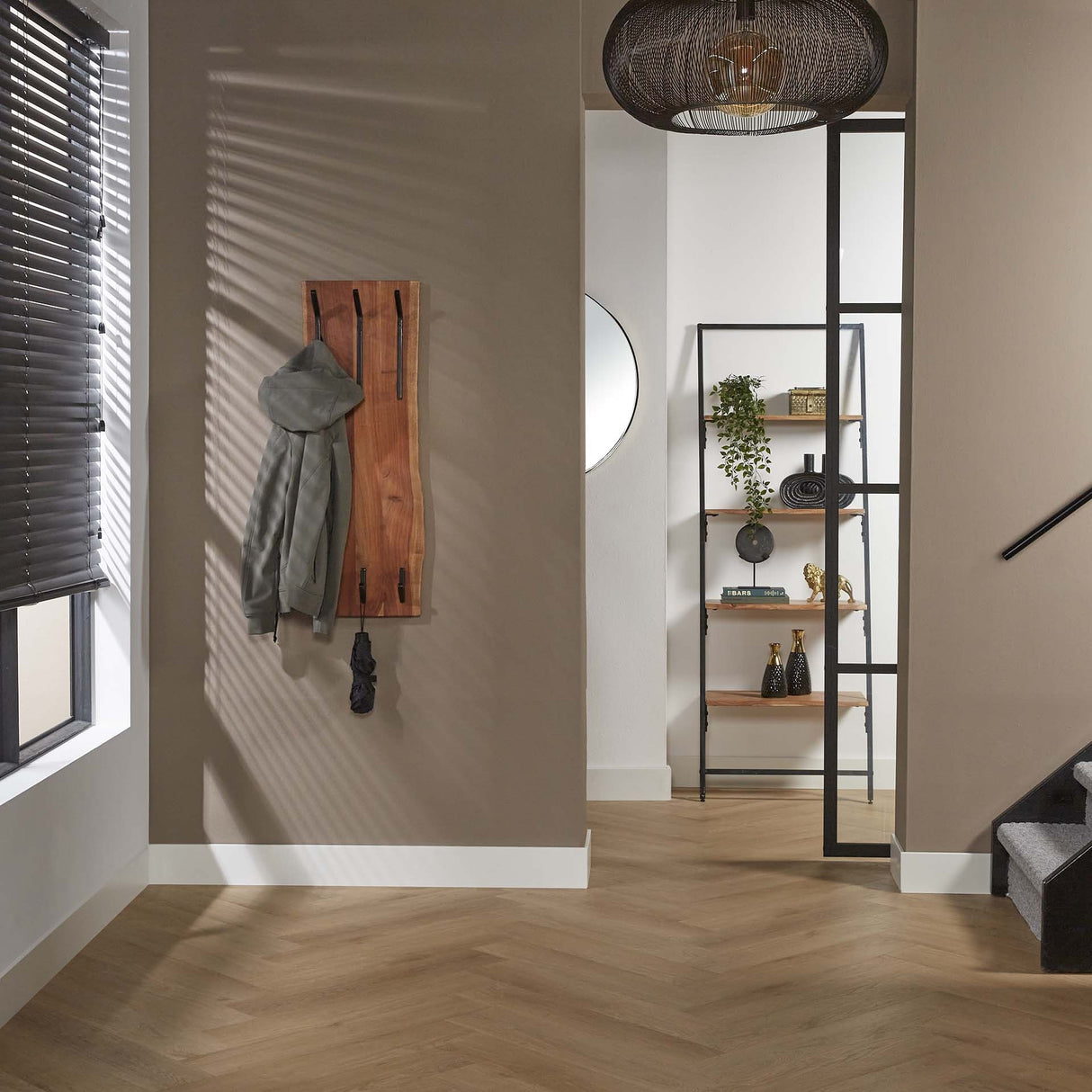 Appendiabiti Levi DH Interior Acacia LxLxH 110x36x27 Legno di acacia Foto atmosferica vista frontale diagonale