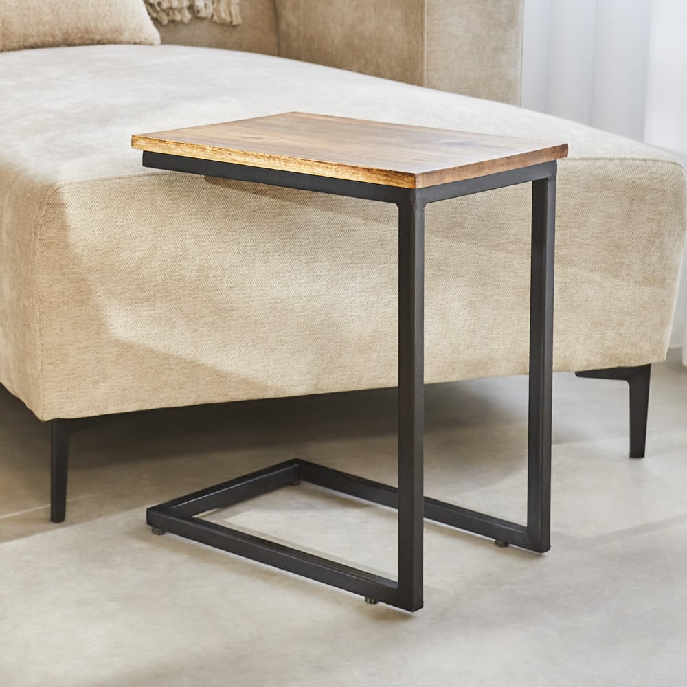 Tavolino Bavaro Basso Dimehouse Marrone LxPxH 57x48x36 Legno di mango Foto atmosferica vista frontale diagonale