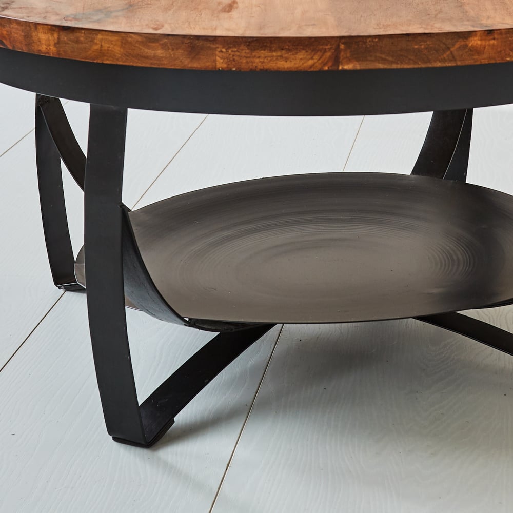 Tavolino Oxis Dimehouse Marrone LxPxH 79x77x48 Legno di mango Dettaglio fotografico atmosferico