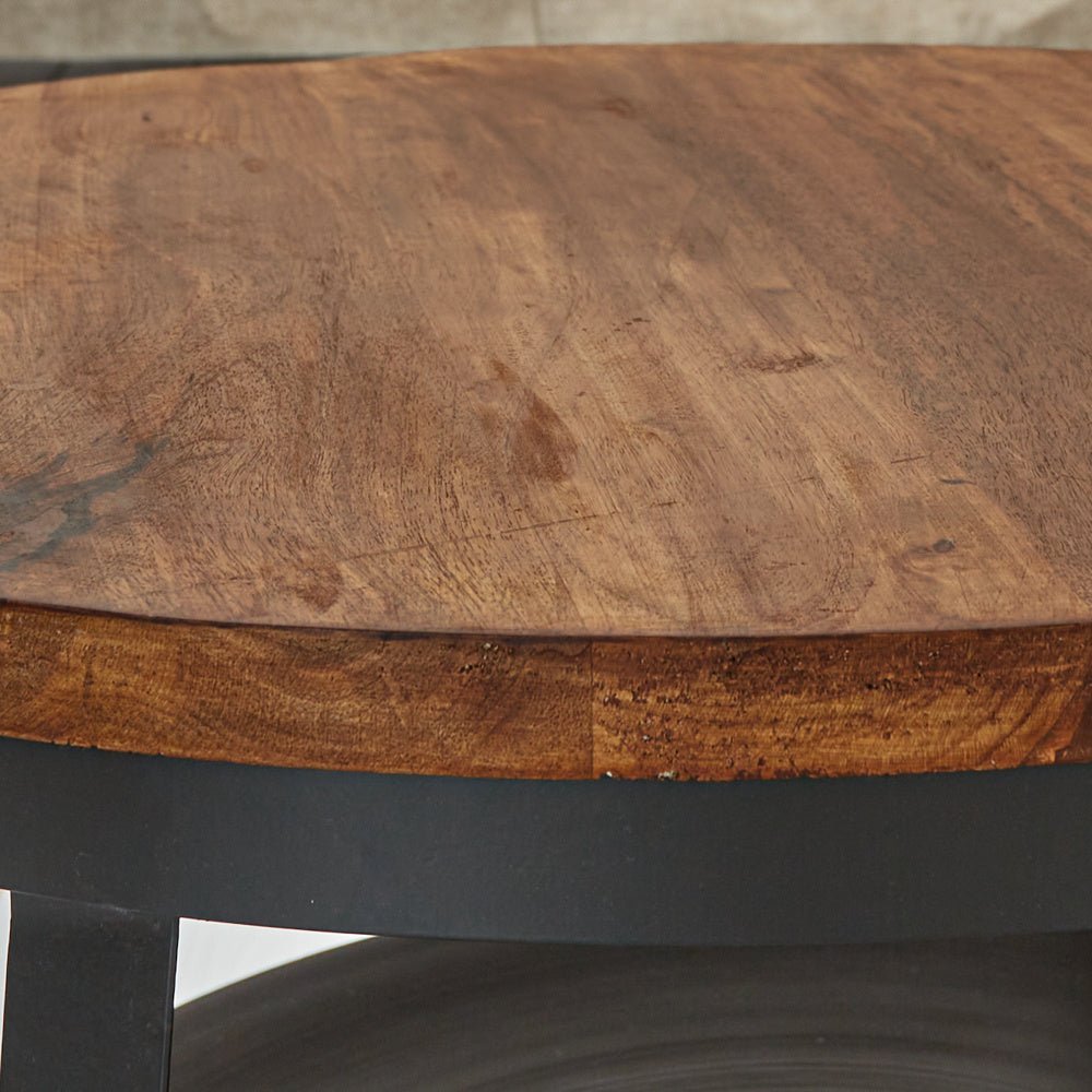 Tavolino Oxis Dimehouse Marrone LxPxH 79x77x48 Legno di mango Dettaglio fotografico atmosferico