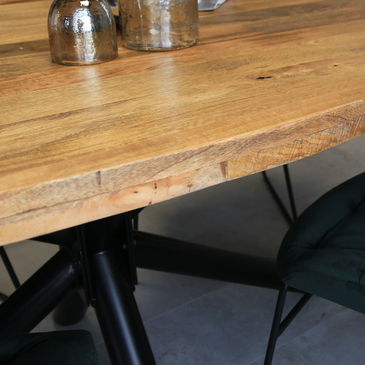 Tavolo da pranzo Oregon Dimehouse Marrone LxPxH 108x85x31 Legno di mango Dettaglio fotografico atmosferico