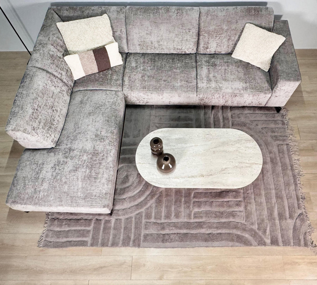 Divano angolare con chaise longue in tessuto ciniglia tortora Manon - sinistra