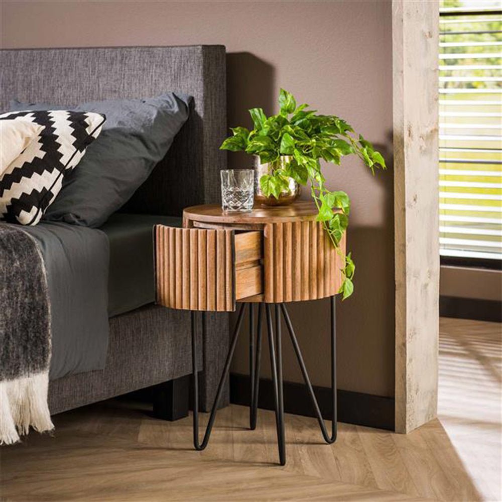 Comodino Hans DH Interior Mango LxLxH 45x45x30 Legno di mango Foto atmosferica vista frontale diagonale