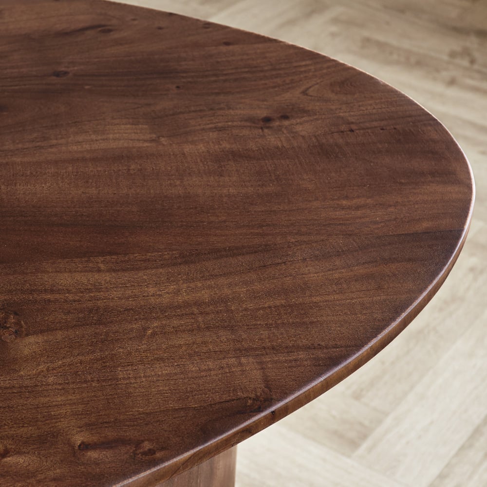 Tavolo da pranzo Yves Finitura Noce Dimehouse Marrone LxPxH 245x115x9 Legno di acacia Dettaglio fotografico atmosferico