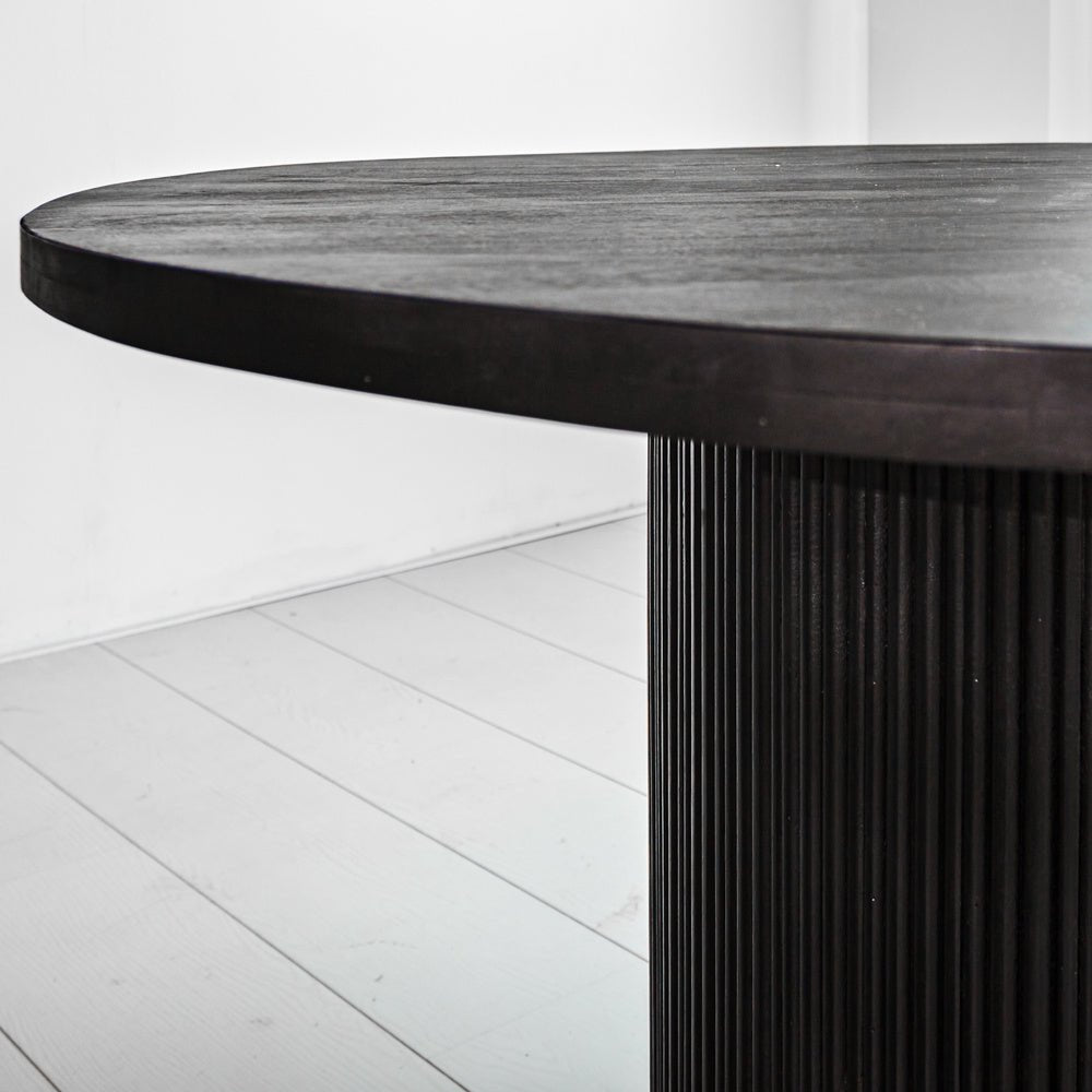 Tavolo da pranzo Elora Dimehouse Nero LxPxA 155x155x9 Legno di mango Dettaglio fotografico atmosferico