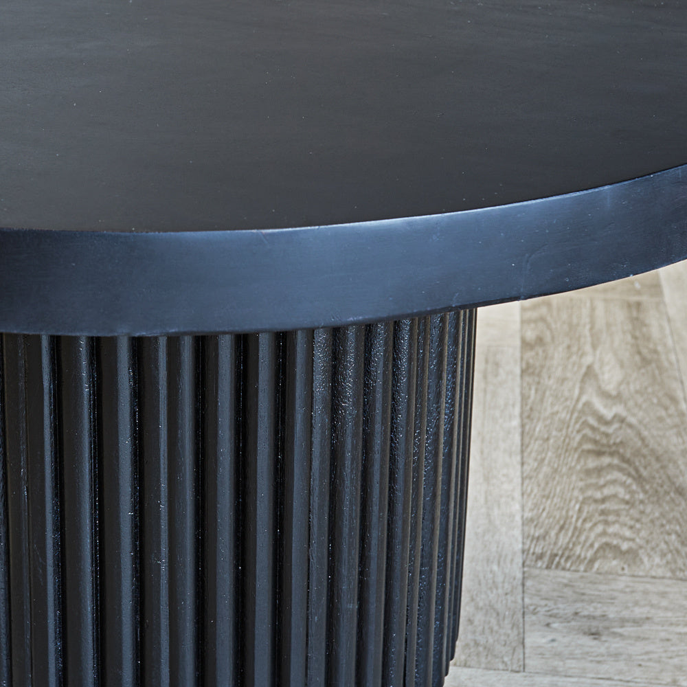 Tavolino Elora Dimehouse Nero LxLxA 65x65x9,5 cm Legno di mango Dettaglio fotografico atmosferico