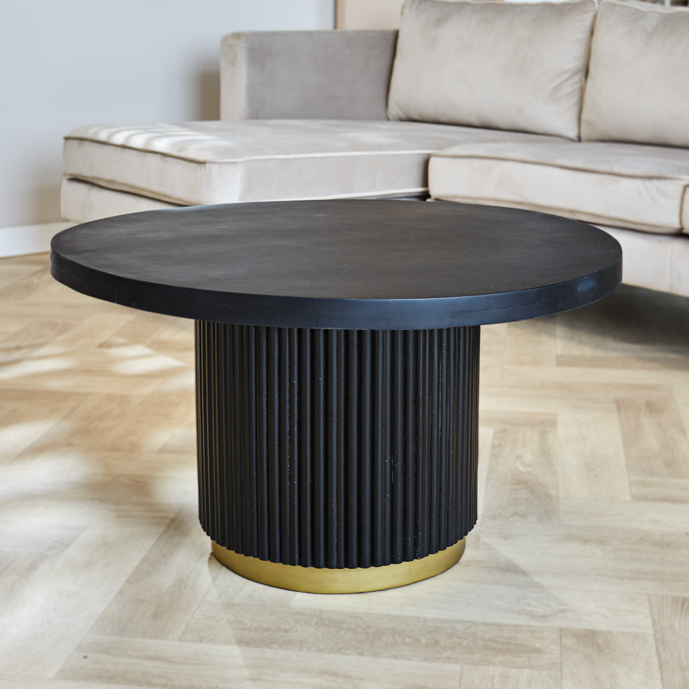 Tavolino Elora Dimehouse Nero LxPxA 85x85x9 Legno di mango Vista frontale della foto suggestiva