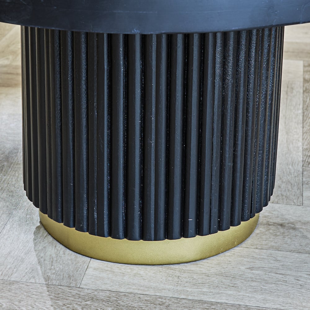 Tavolino Elora Dimehouse Nero LxLxA 85x85x9 Legno di mango Dettaglio fotografico atmosferico