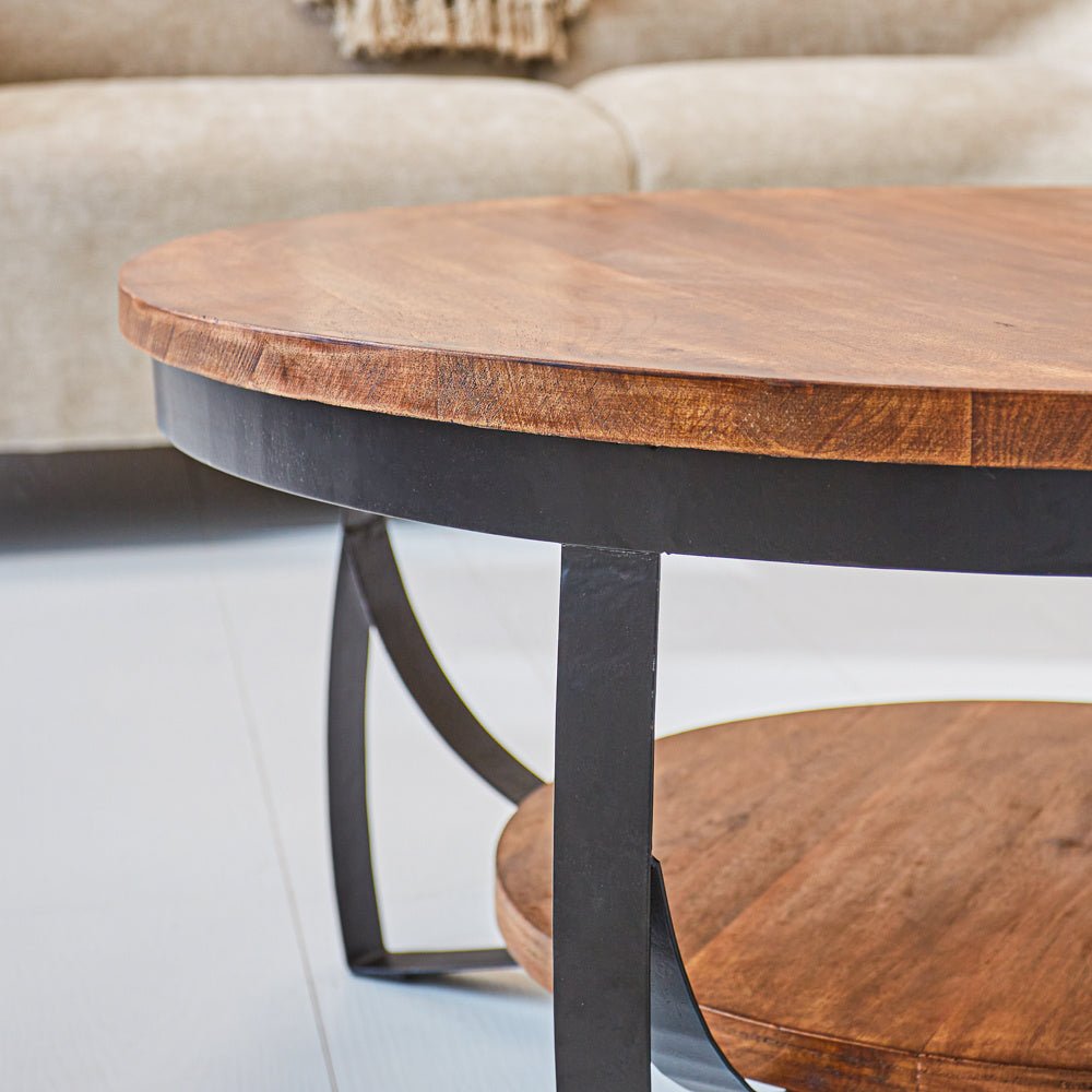 Tavolino Oxis Wood Dimehouse Marrone LxPxH 92x92x43 Legno di mango Dettaglio fotografico atmosferico