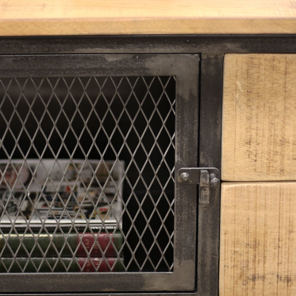 Credenza Bryce Dimehouse Marrone LxPxH 153x80x40 Legno di mango Dettaglio fotografico atmosferico