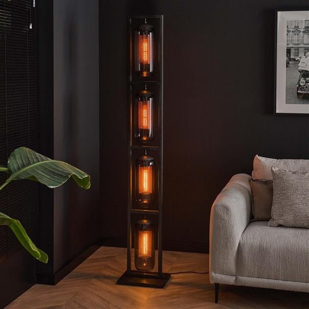 Lampada da terra Hilda DH Interior Nero LxLxH 190x41x29 Metallo Foto atmosferica vista frontale diagonale