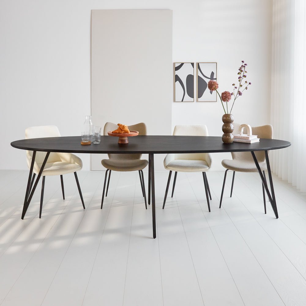 Tavolo da pranzo Cesare Dimehouse Nero LxPxH 276x116x9 Legno di mango Foto atmosferica vista frontale diagonale