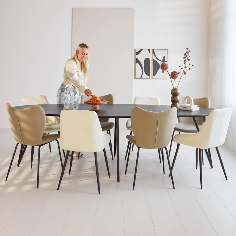 Tavolo da pranzo Cesare Dimehouse Nero LxPxH 276x116x9 Legno di mango Foto atmosferica vista frontale diagonale