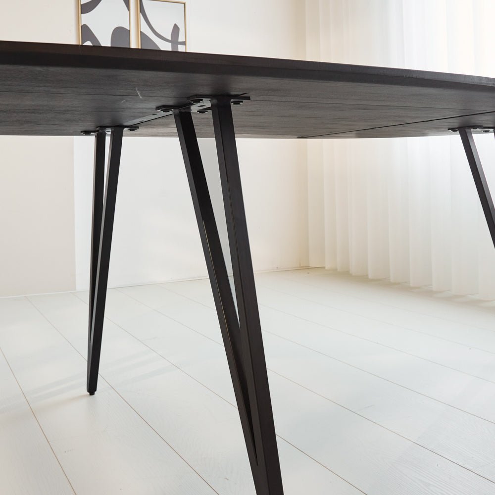 Tavolo da pranzo Cesare Dimehouse Nero LxPxH 276x116x9 Legno di mango Foto atmosferica vista frontale diagonale