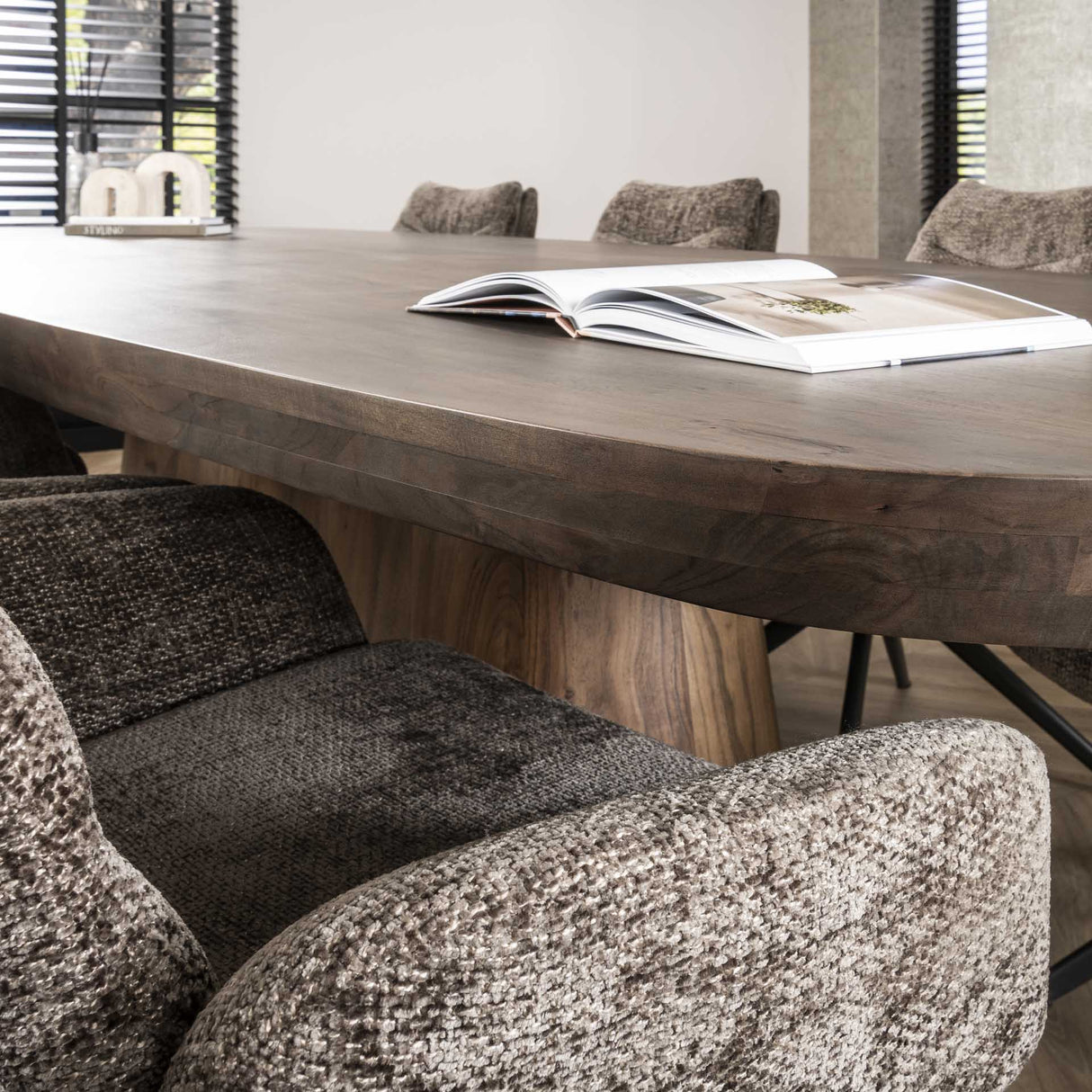Eettafels - Deens Ovale Eettafel Alo Acaciahout Bruin 300x120 cm - Dimehouse