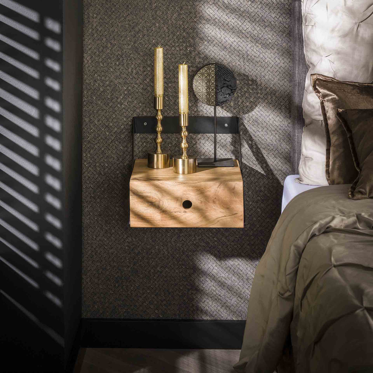 Set di 2 comodini Ceriel in legno di acacia naturale con cassetto