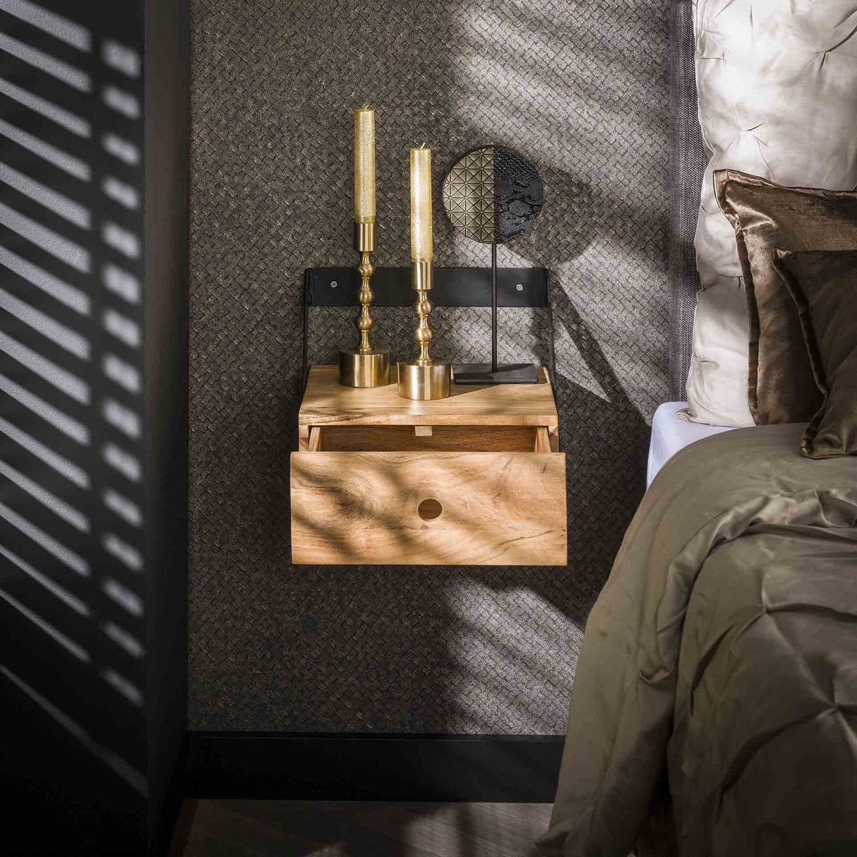 Set di 2 comodini Ceriel in legno di acacia naturale con cassetto