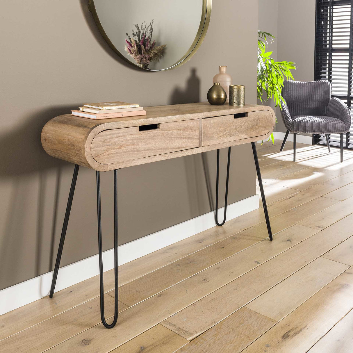 Toeletta Jasmine DH Interior Mango LxPxH 124x35x28 Legno di mango Foto atmosferica vista frontale diagonale