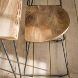 Set di 2 sgabelli bassi industriali in legno di acacia Novi - Altezza seduta 52 cm - Senza schienale