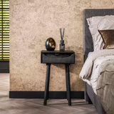 Comodino Davey in legno di acacia nero con cassetto e tacca