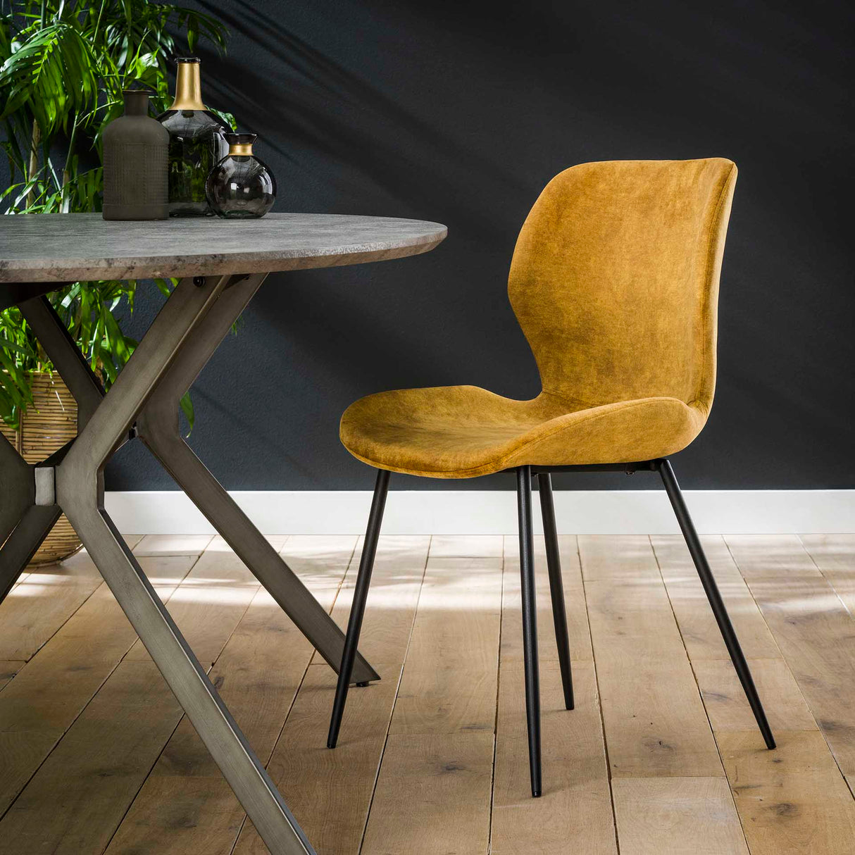 Eetkamerstoelen - Chique Eetkamerstoel Argo Velvet Goud - Zonder Armleuningen - Dimehouse