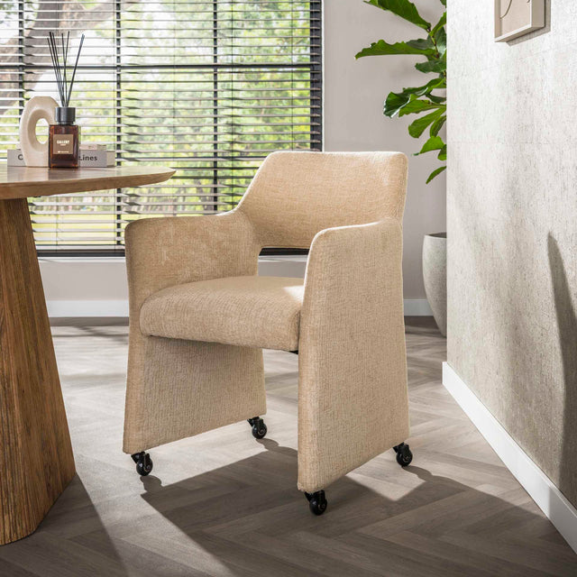 Eetkamerstoelen - Set van 2 Eetkamerstoelen Capri Jaroq zand Stof op wieltjes - Dimehouse