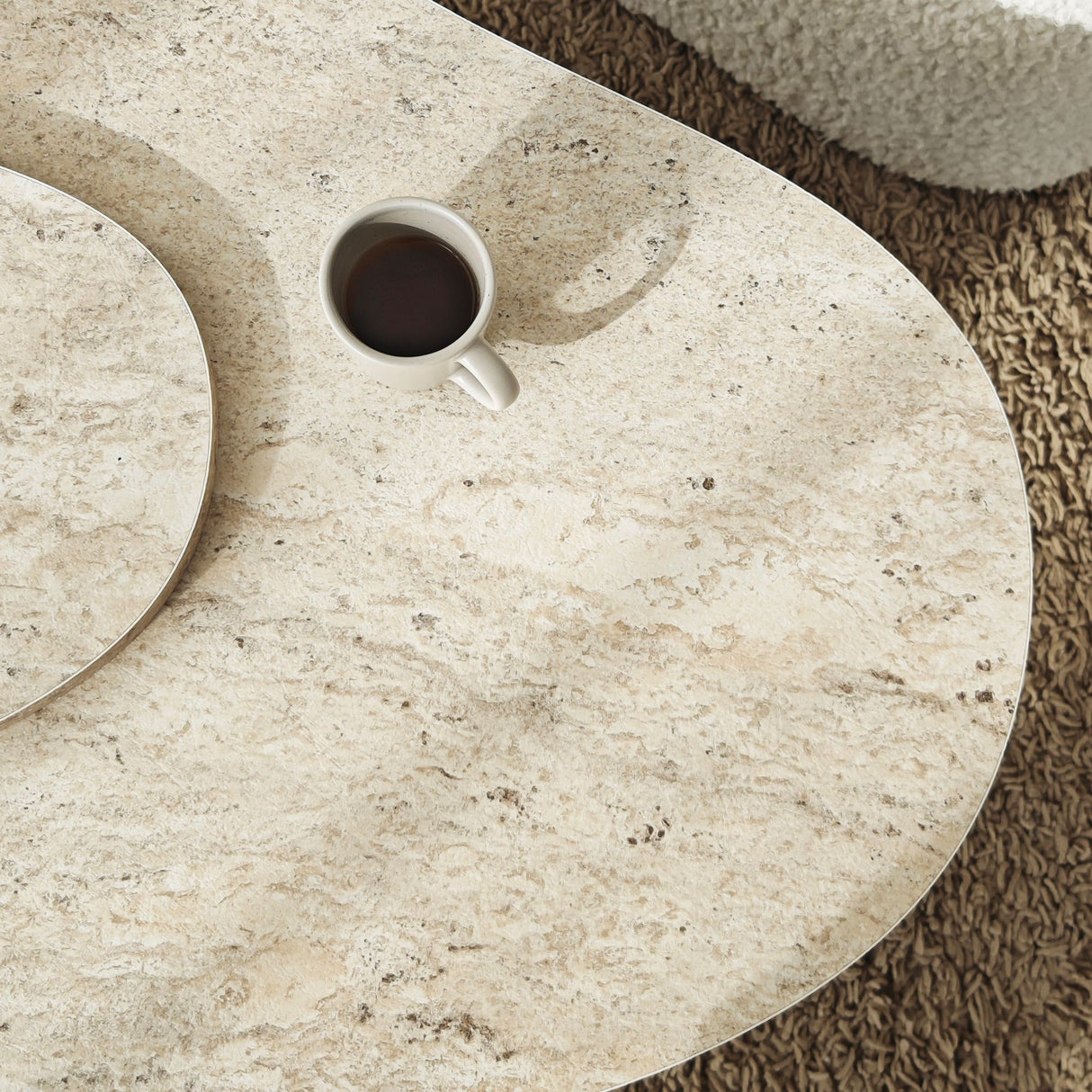 Tavolino da caffè organico Travertino Melaminico aspetto marmo Melta - 105x65 cm