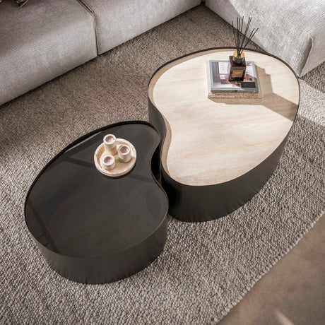 Set di 2 tavolini organici Moony - struttura in metallo e ceramica effetto travertino e vetro