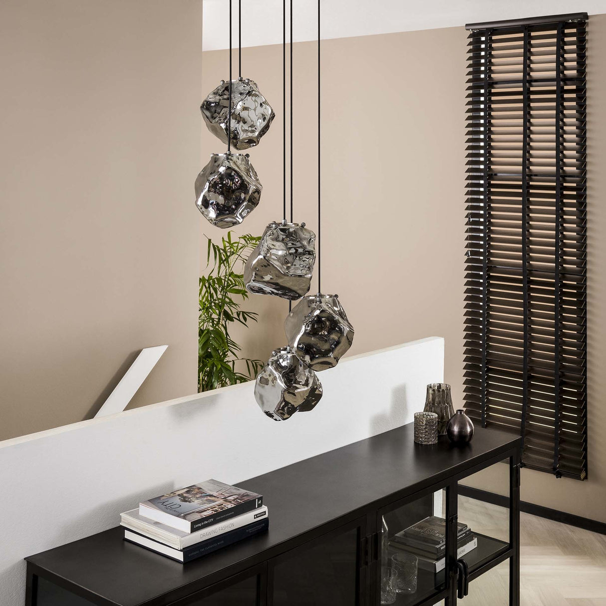 Lampada a sospensione Rocks DH Interior Cromato LxLxH 79x55x36 Vetro Foto atmosferica vista frontale diagonale