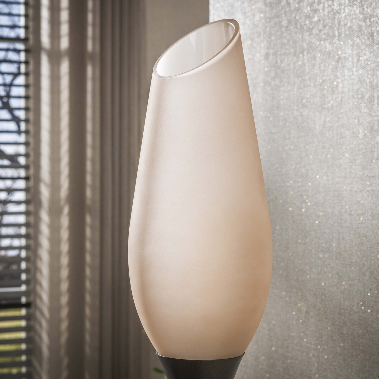 Lampada da terra Cocoon a 3 luci in marrone terra di Siena
