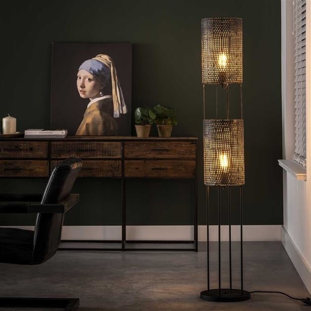 Lampada da terra Armoor DH Interior Marrone LxPxH 155x31x30 Marrone nero Foto atmosferica vista frontale diagonale