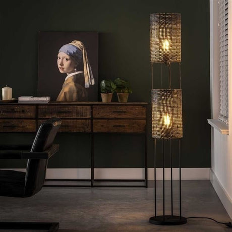 Lampada da terra Armoor DH Interior Marrone LxPxH 155x31x30 Marrone nero Foto atmosferica vista frontale diagonale