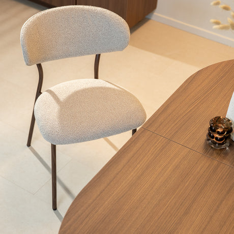 Sedia da pranzo bouclé color sabbia Uma - struttura effetto noce - Japandi