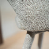 Eetkamerstoelen-Eetkamerstoel zandkleur bouclé Nara - Japandi - volledig gestoffeerd-Dimehouse