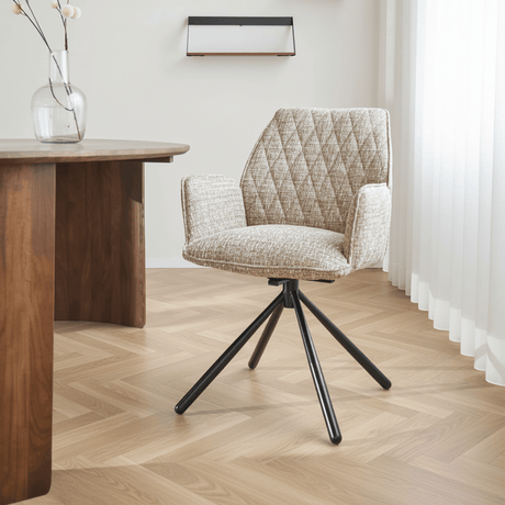 Draaibare Eetkamerstoel Beige Novan Chenille – 180° Draaibaar sfeerfoto in modern interieur
