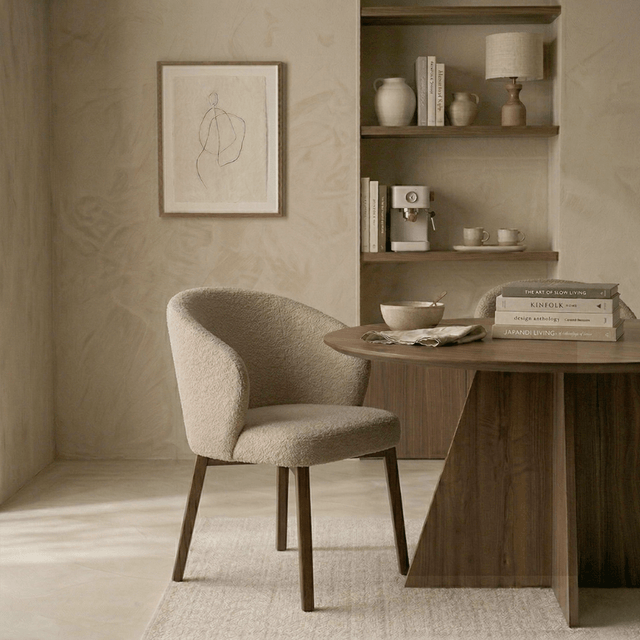 Eetkamerstoelen - Eetkamerstoel bouclé zandkleur Taro - walnootlook frame - Japandi - Dimehouse