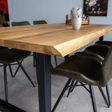 Eettafels - Eettafel Revi Eikenhout - Boomstamvorm - Zwarte U - poot - Dimehouse