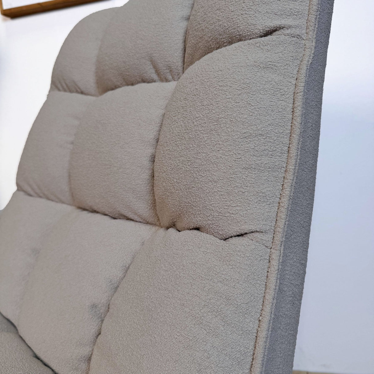 Fauteuils - Scandinavische draaifauteuil taupe bouclé stof 360° draaibaar Yuki - Dimehouse